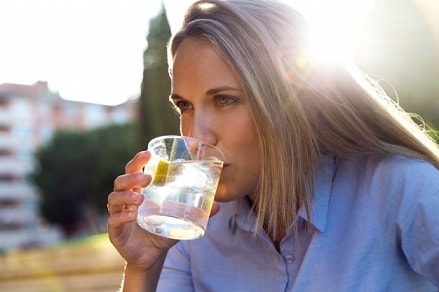 Água com Limão em Jejum para sua Saúde