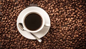 Cafeína: O que é, Efeitos, Benefícios, Como consumir e Cuidados